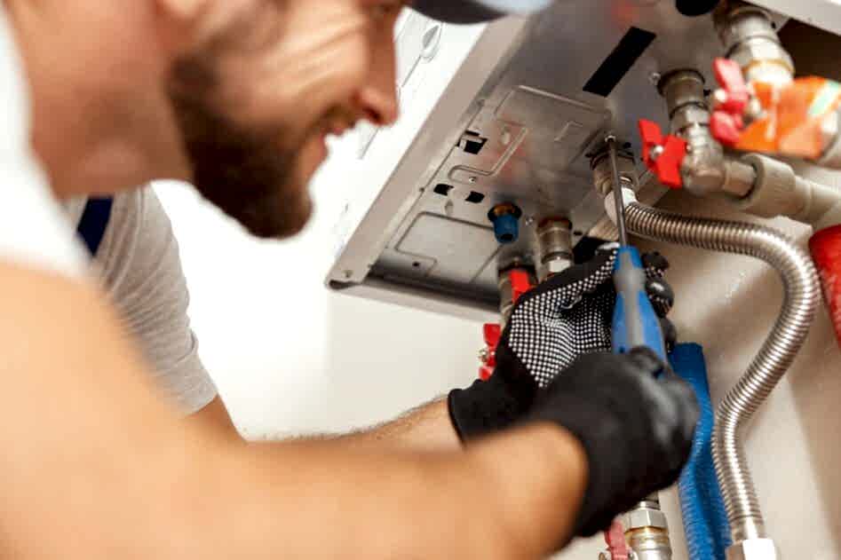 Licensed plumber in Vancouver providing boiler repair